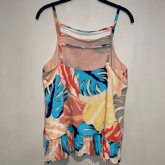Palm Print Top NWT Medium - Picture 4 of 10